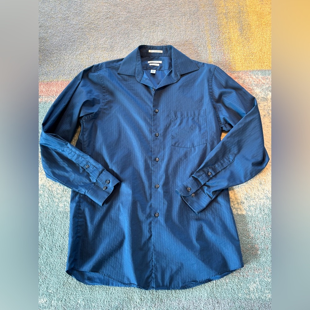 Van Heusen Men's Deep Blue Button-Up Shirt, size S, 14 1/2 or 32/33
